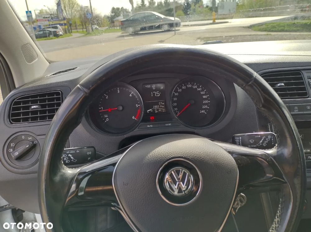 Volkswagen Polo 1.4 TDI (Blue Motion Technology) Comfortline - 12