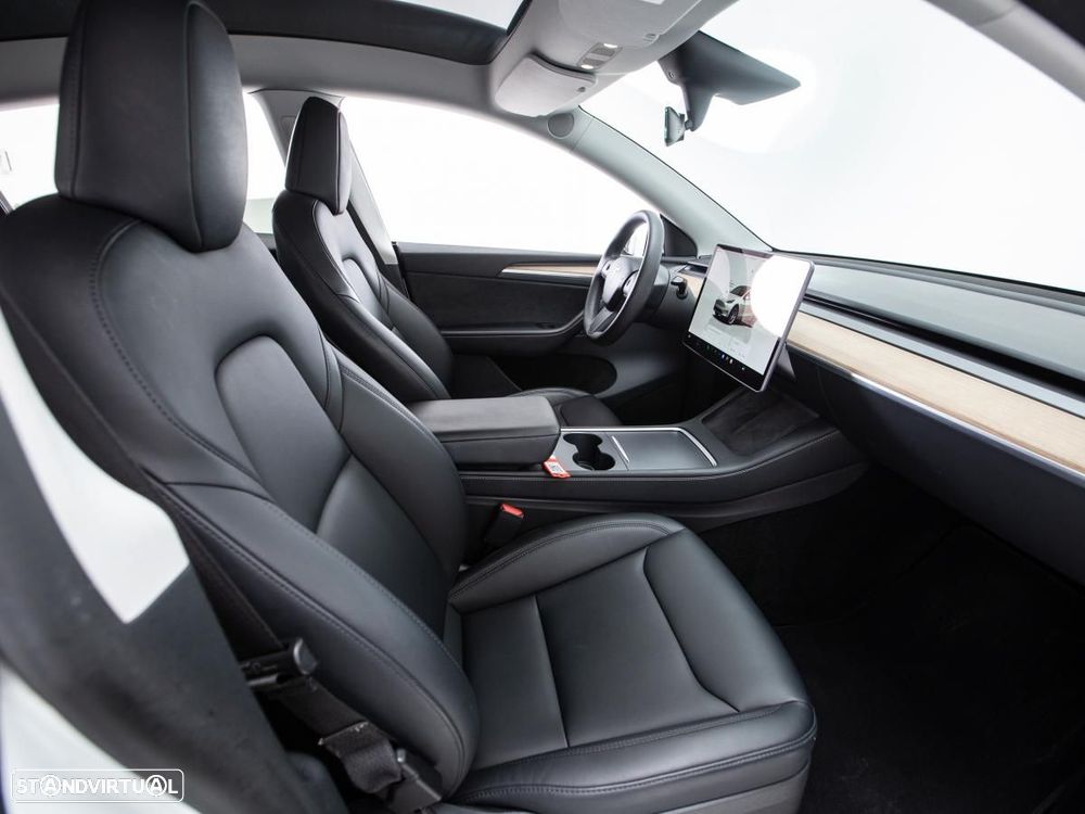 Tesla Model Y Long Range Dual Motor AWD - 11