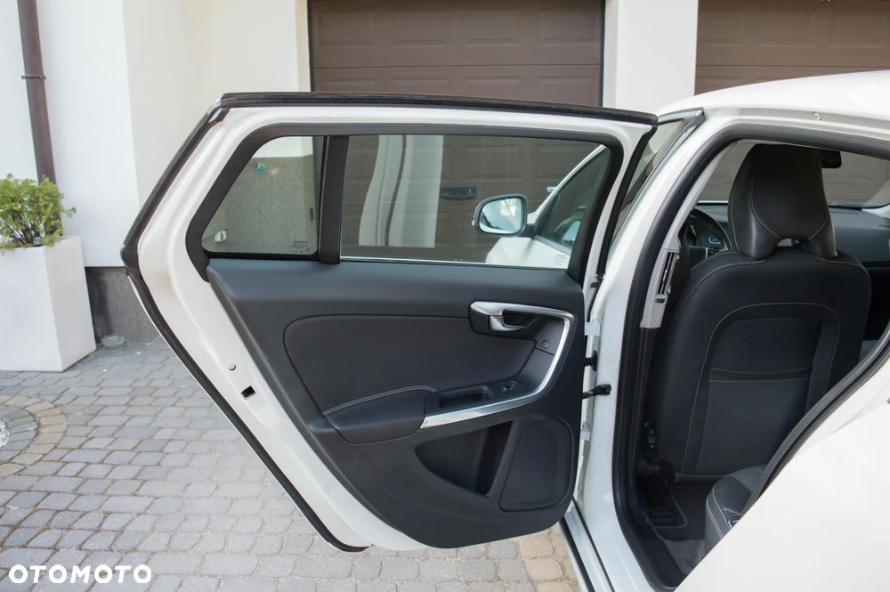 Volvo V60 D4 Geartronic RDesign - 28