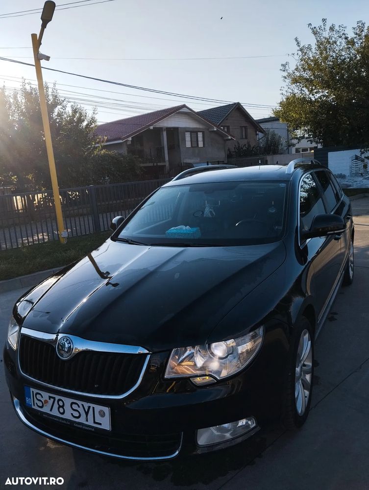 Skoda Superb Combi 2.0 TDI Elegance DSG - 2