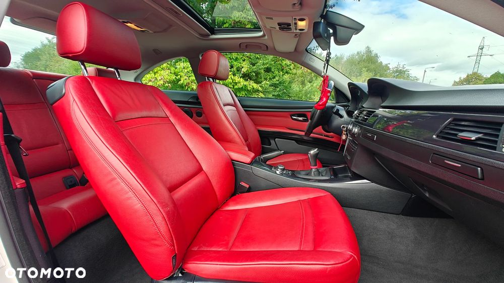 BMW Seria 3 320i - 32