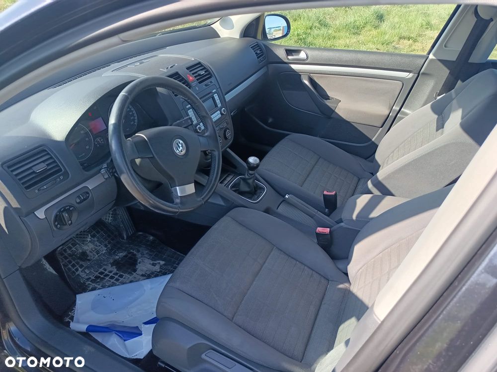 Volkswagen Golf - 6