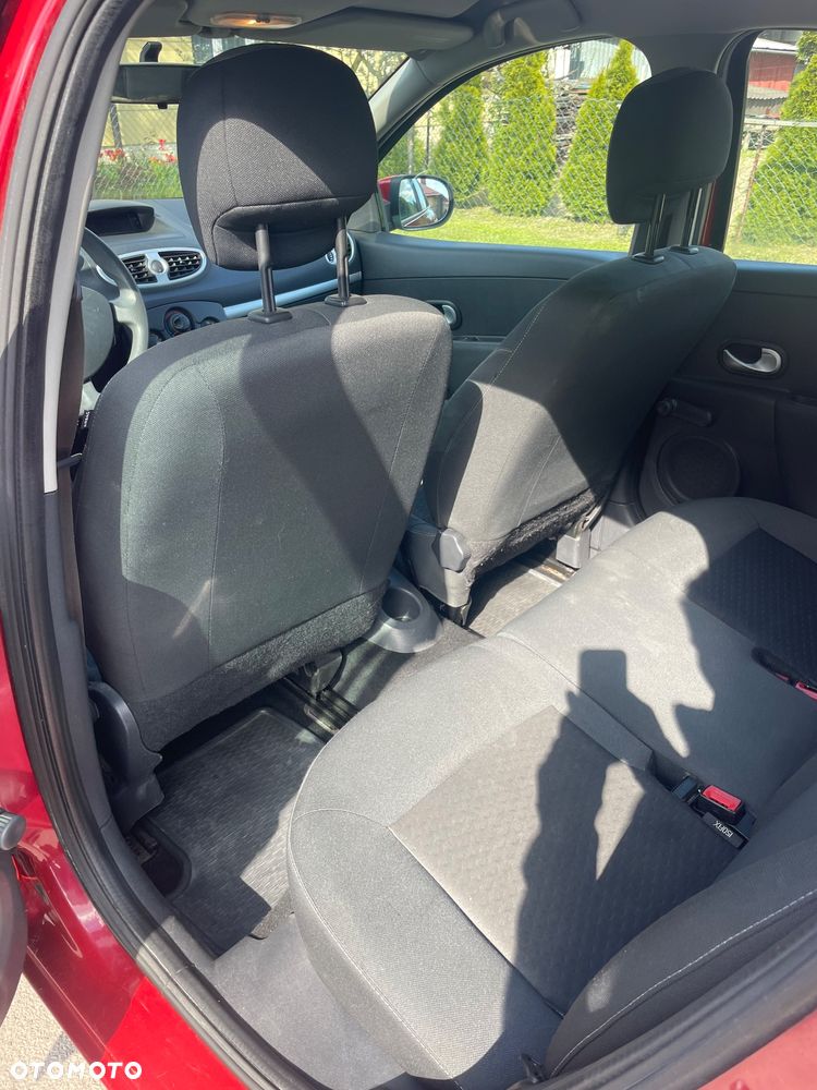 Renault Clio - 11