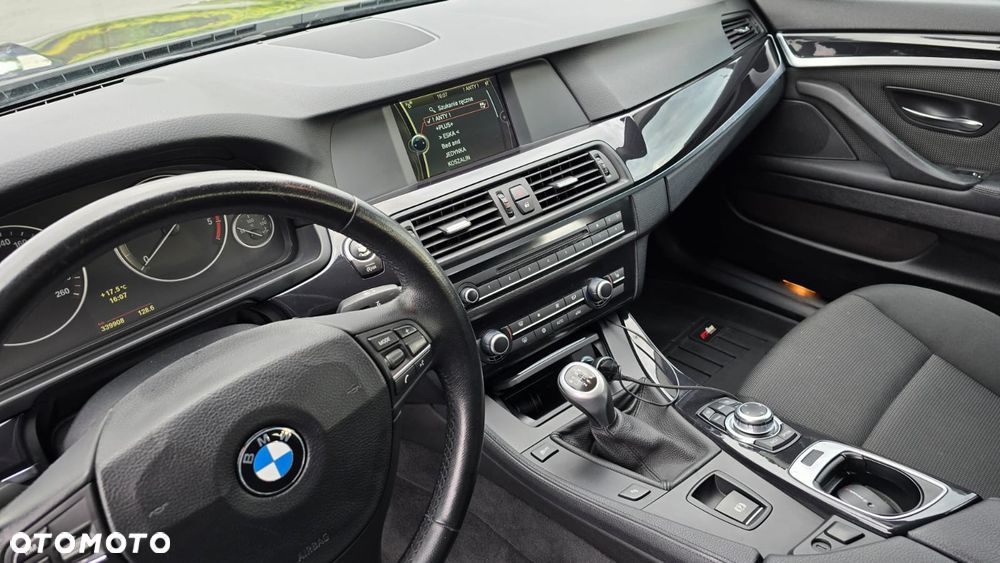 BMW Seria 5 520d - 27