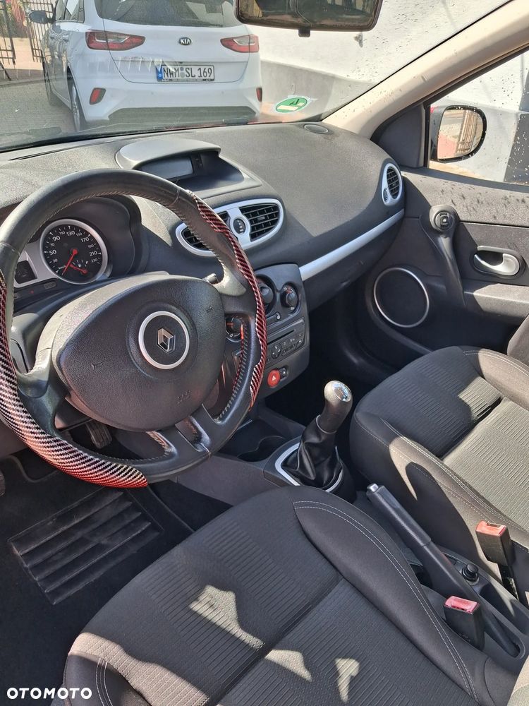 Renault Clio - 11