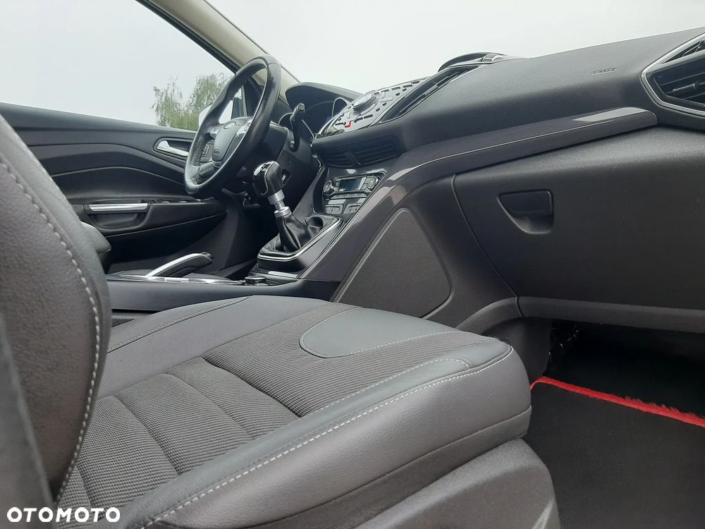 Ford Kuga 2.0 TDCi 2x4 Titanium - 17