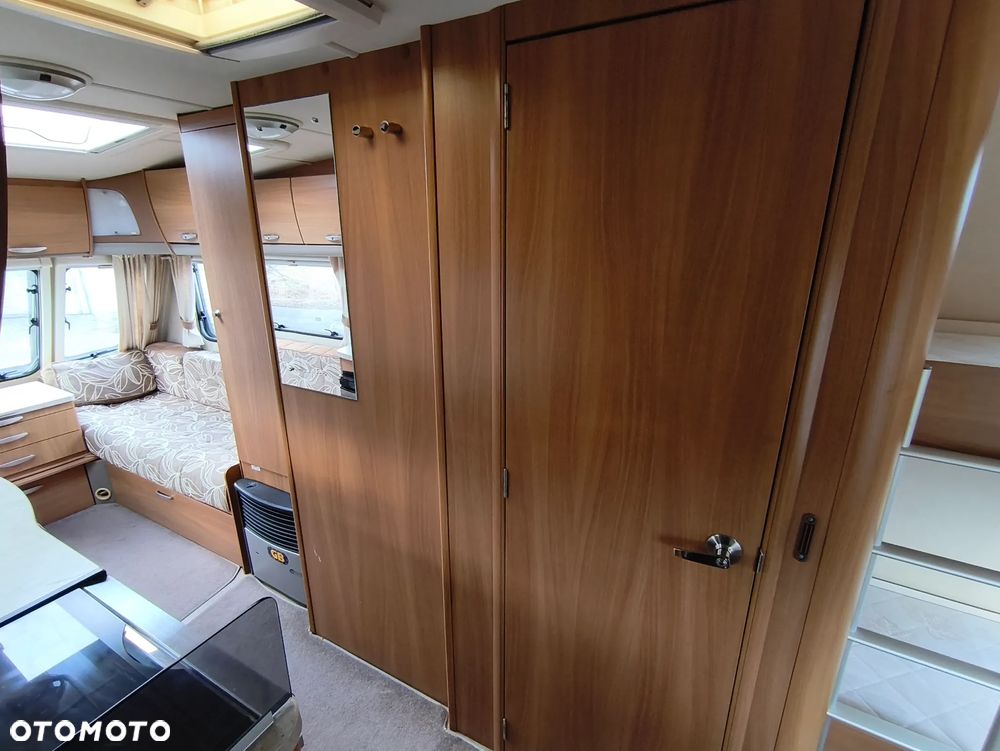 SWIFT CHARISMA 565 - 29