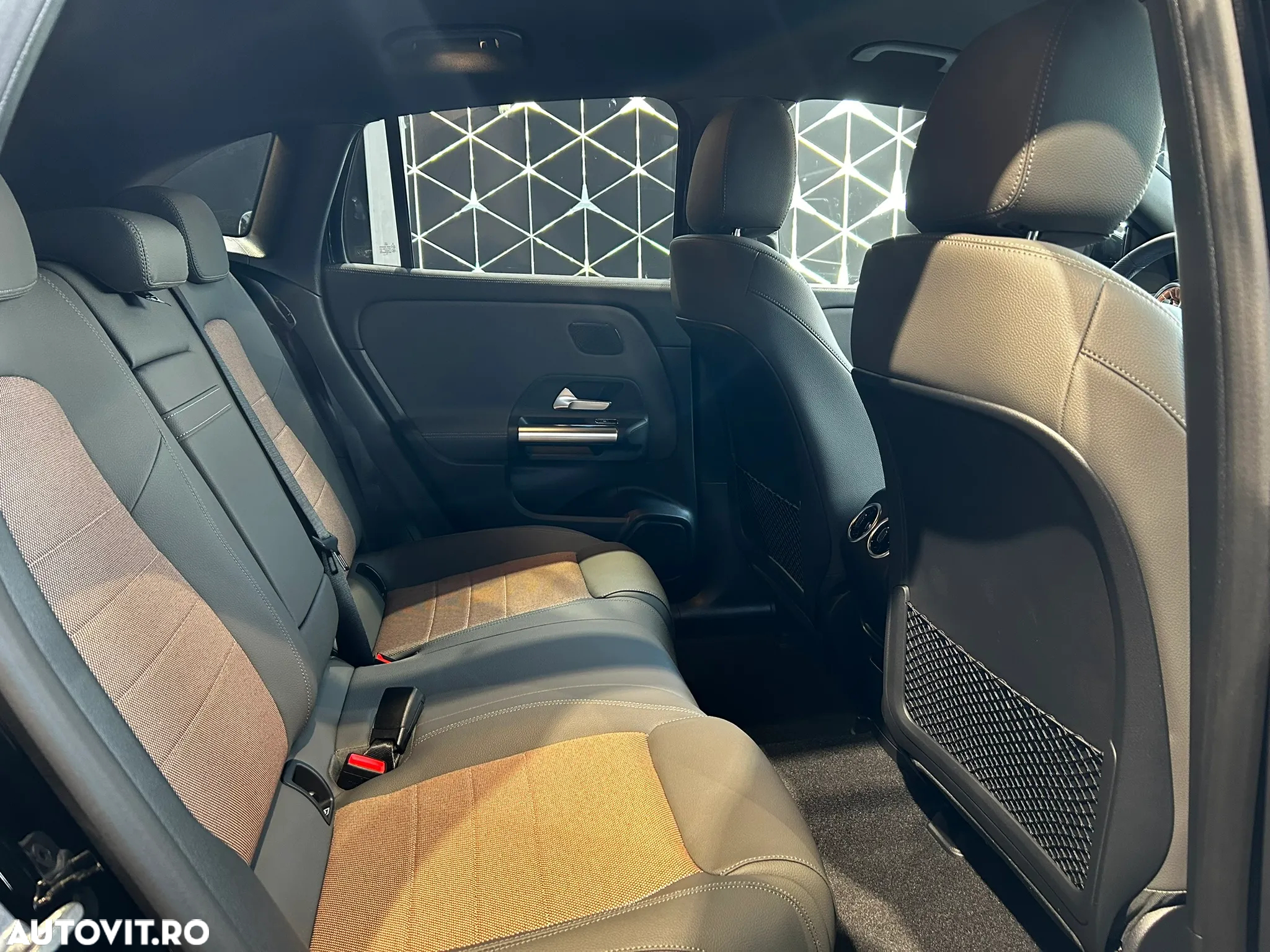Mercedes-Benz EQA 300 4MATIC - 12