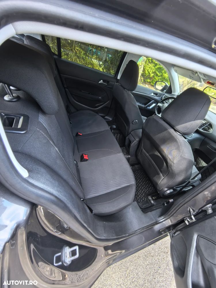 Peugeot 308 1.2 L PureTech Turbo Allure - 10