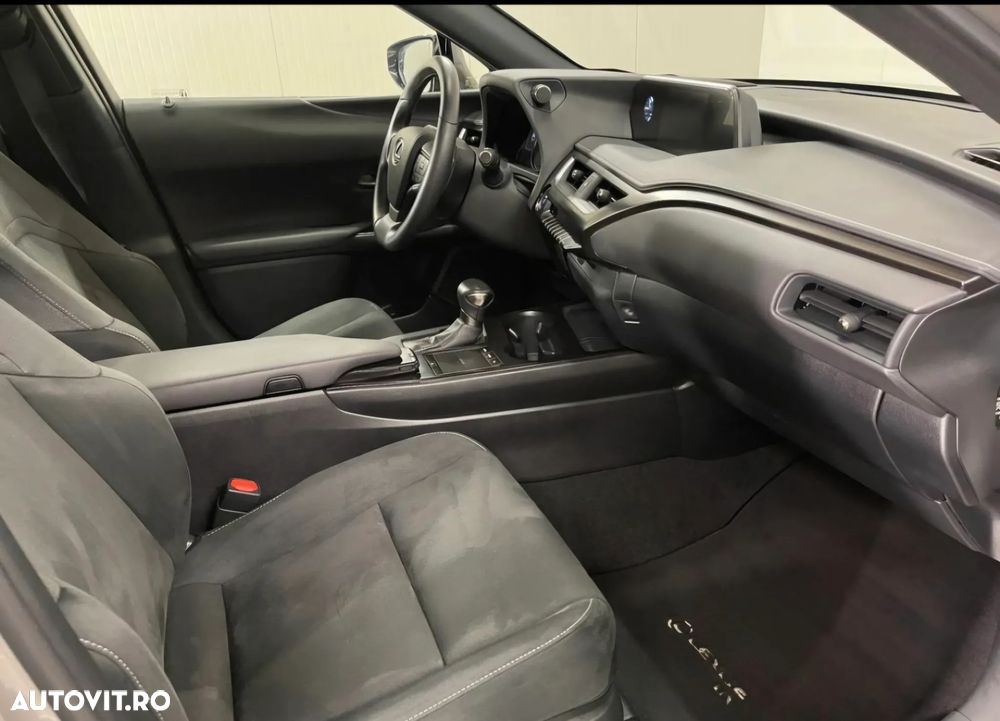 Lexus UX 250h Style+ Edition - 21