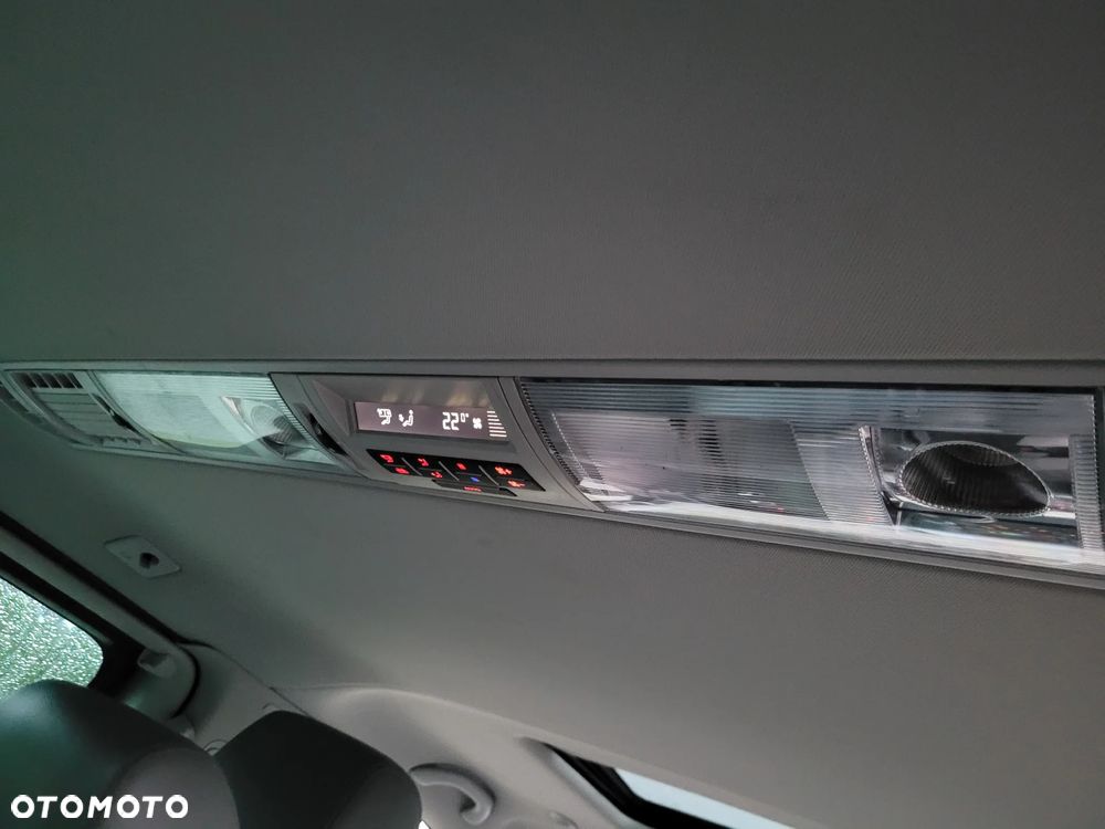 Volkswagen Multivan - 17