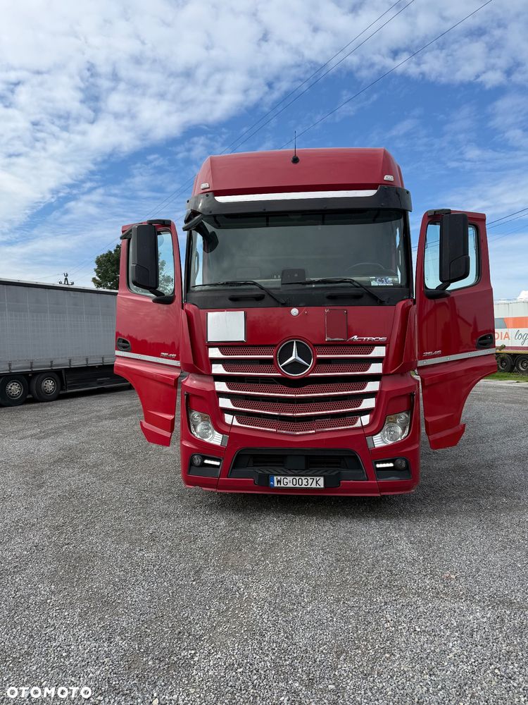 Mercedes-Benz Actors 2545 - 1