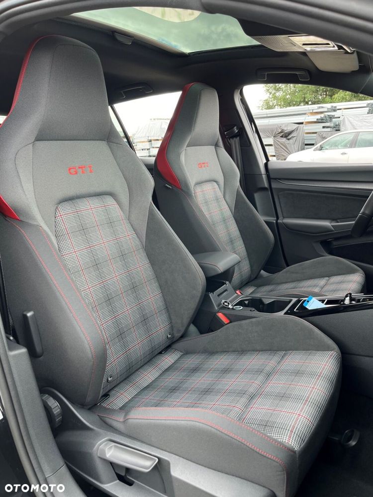Volkswagen Golf - 10