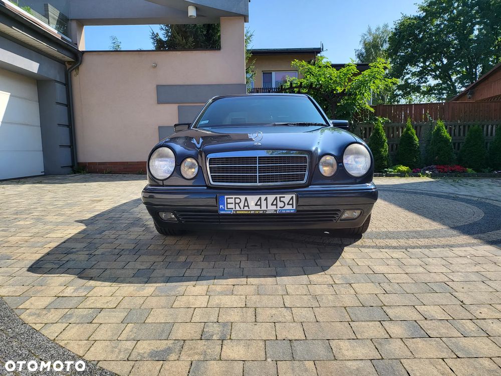 Mercedes-Benz Klasa E 250 TD Elegance - 10