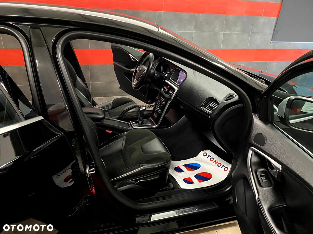 Volvo V40 D3 Drive-E R-Design Momentum - 20