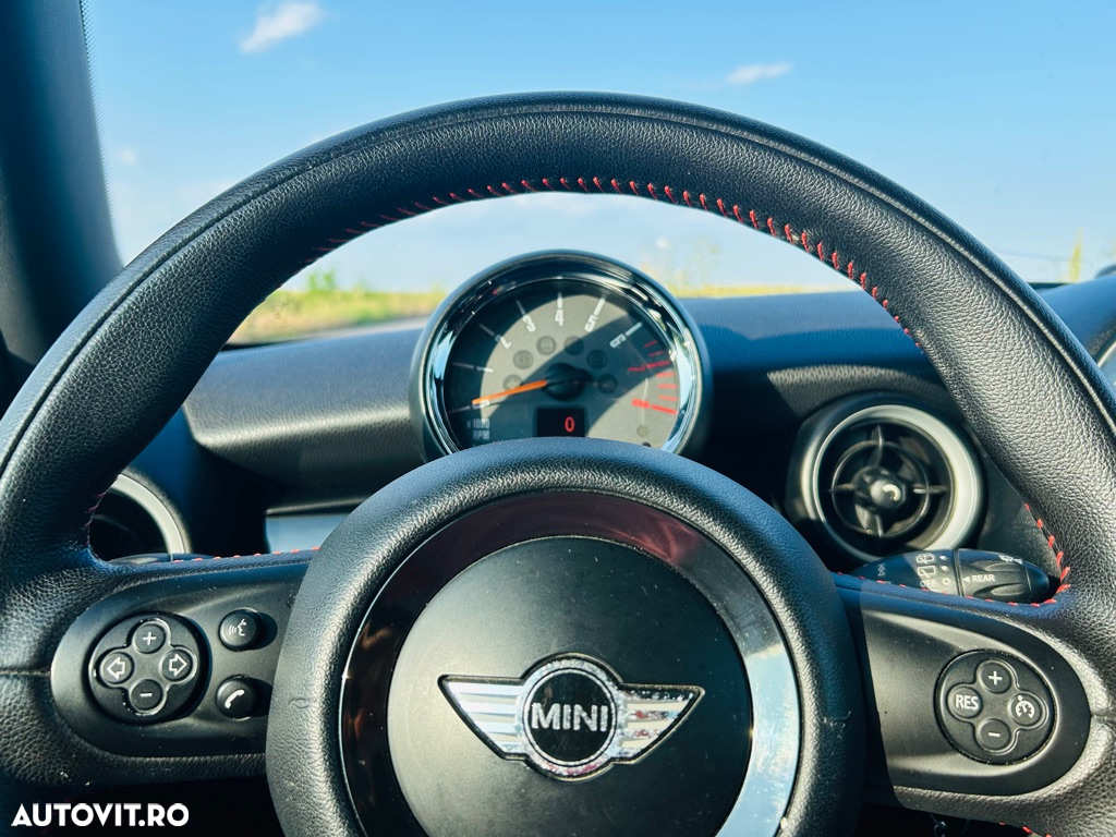 Mini John Cooper Works Coupe - 14