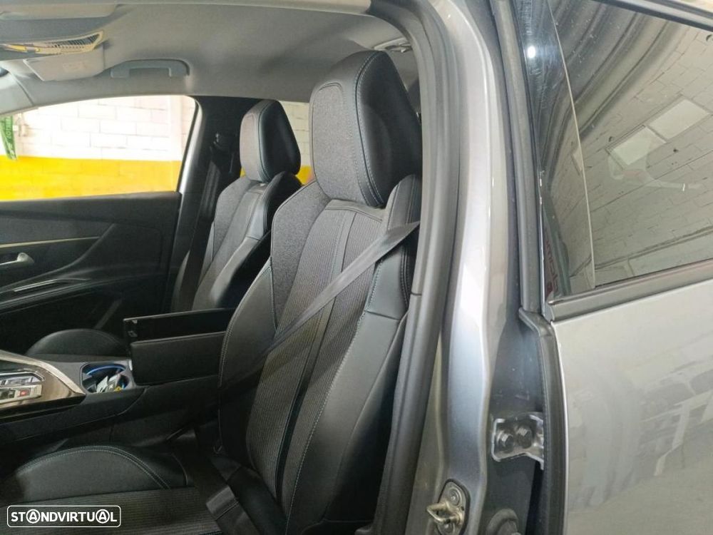 Peugeot 5008 1.5 BlueHDi Allure Pack EAT8 - 8