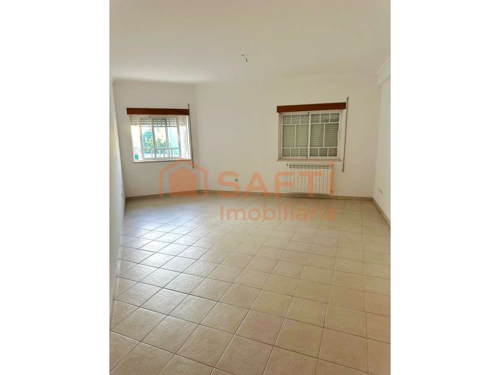 Apartamento T1 com garagem e terraço - Grande imagem: 5/10