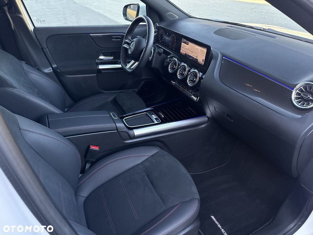 Mercedes-Benz GLA - 23