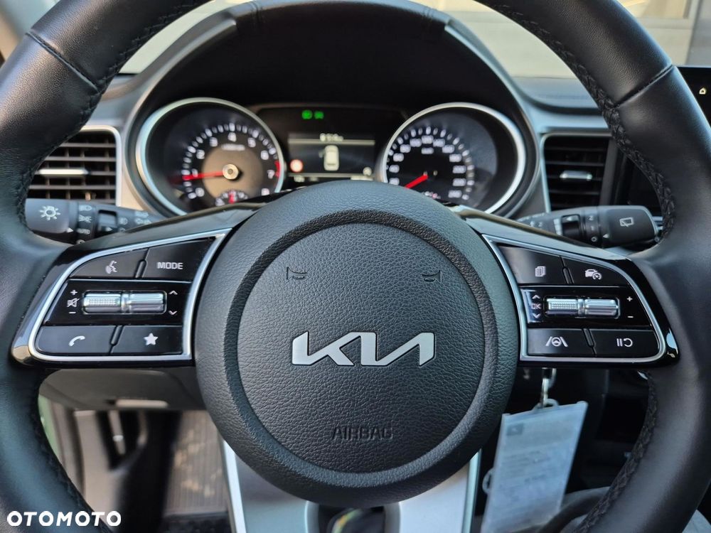 Kia Ceed - 24