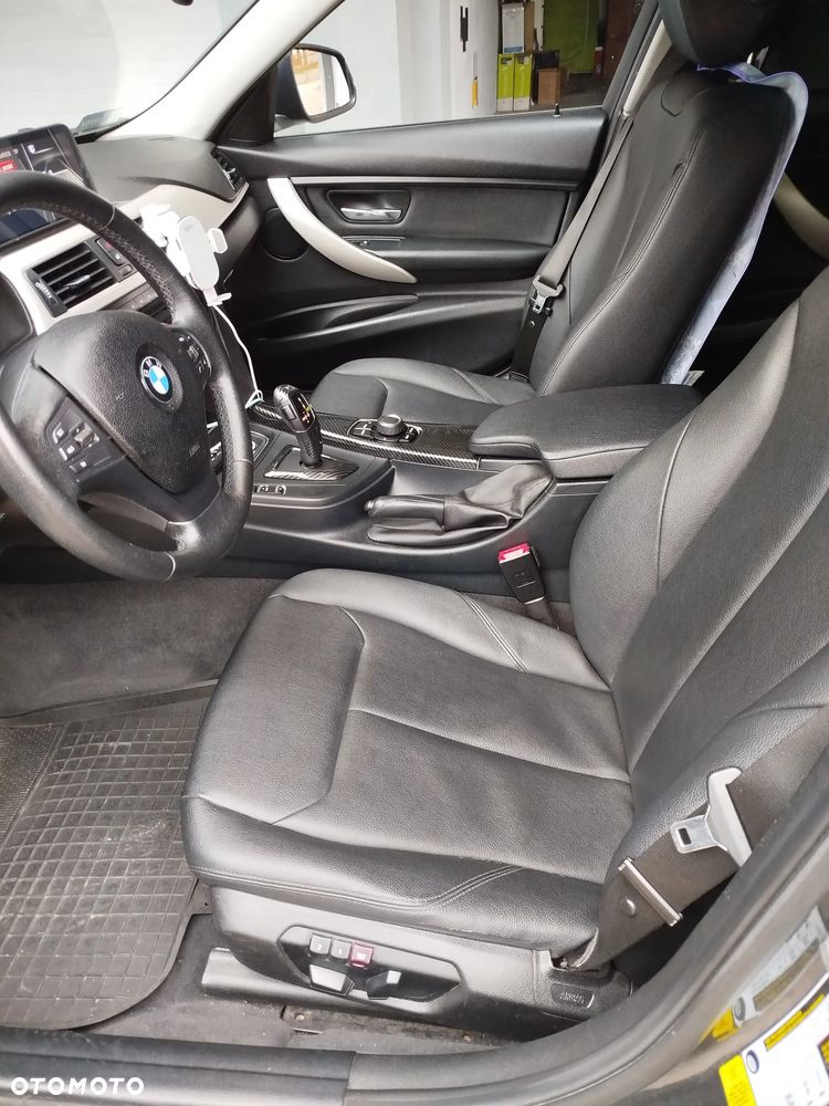 BMW Seria 3 320i Luxury Line - 3