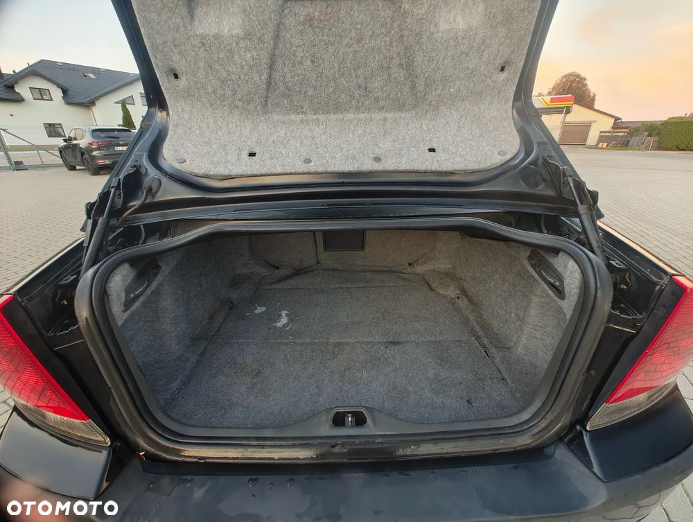 Volvo S60 2.4 T - 22