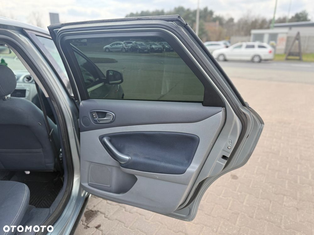 Ford Mondeo 1.8 TDCi Titanium - 18