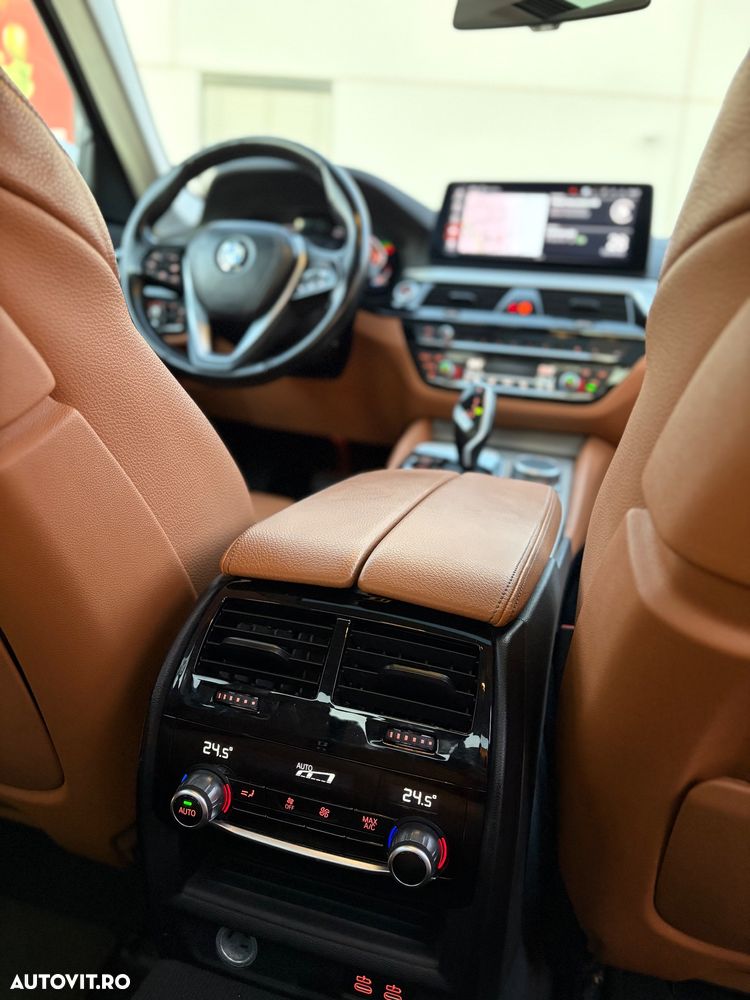 BMW Seria 5 530d xDrive AT MHEV - 27