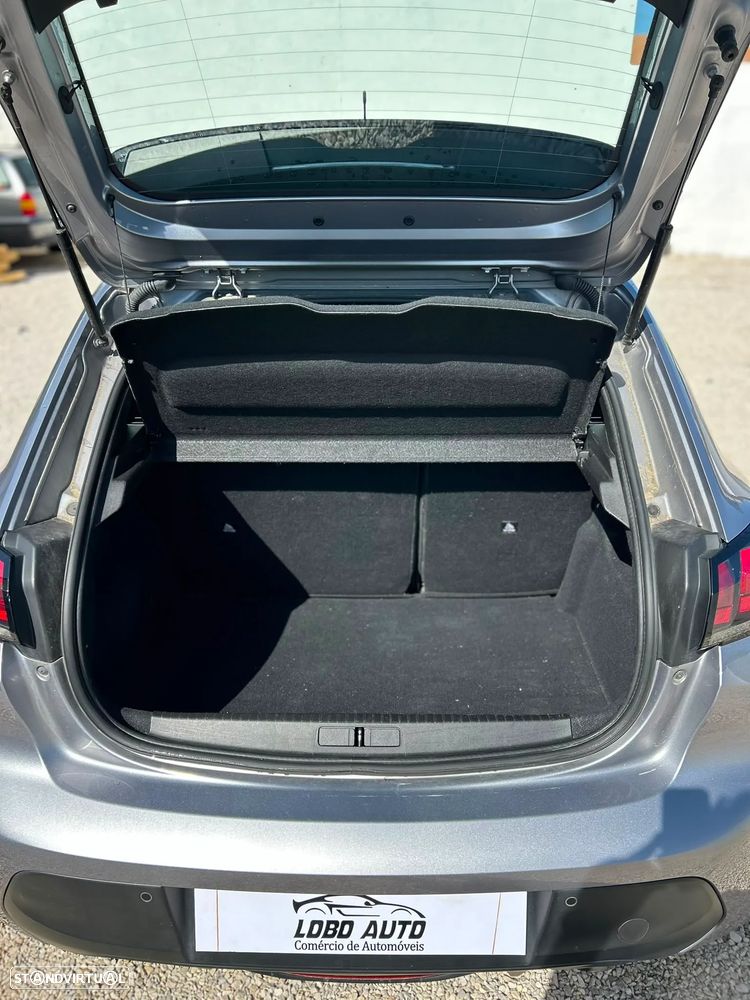 Peugeot 208 - 8