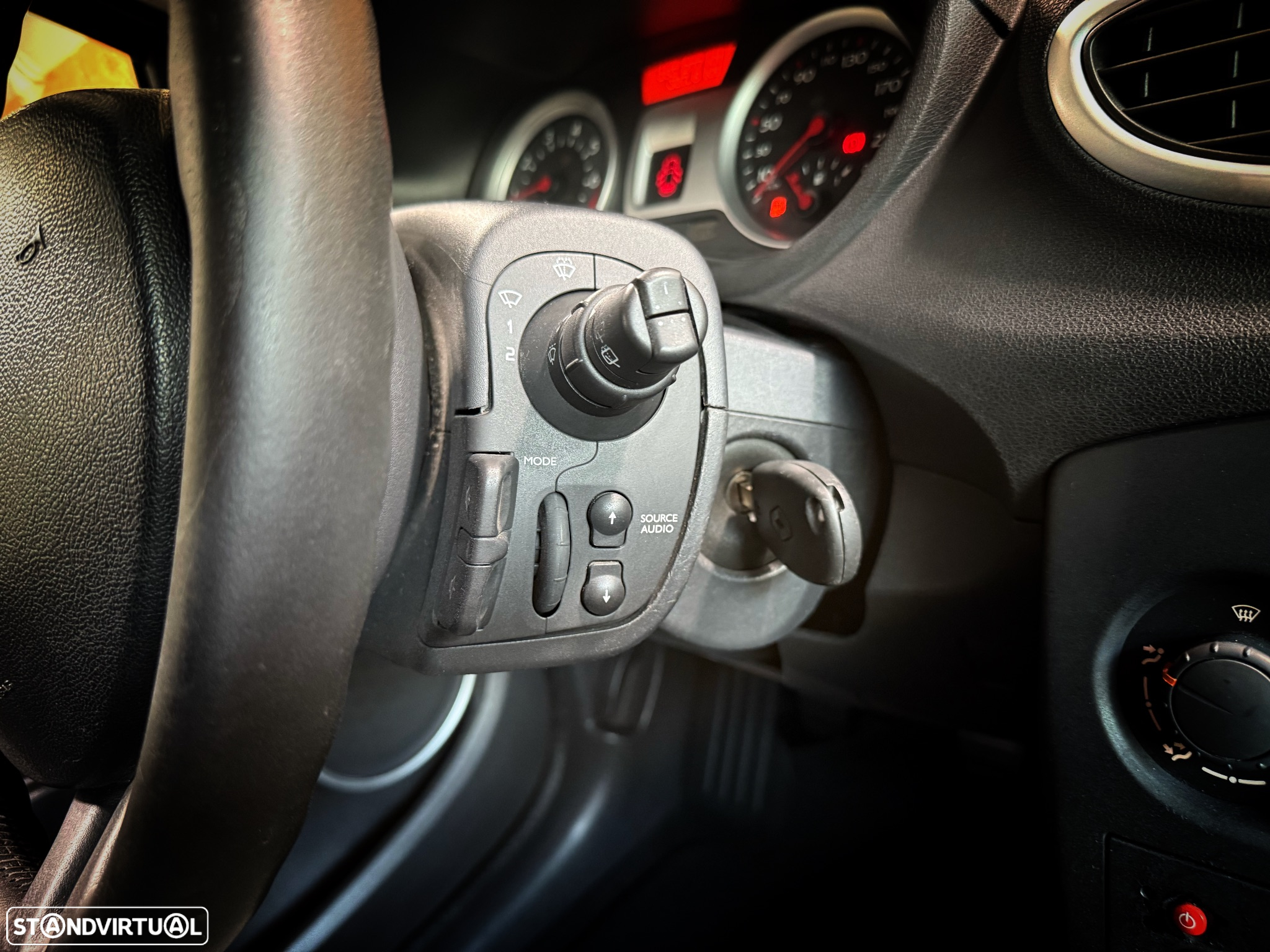 Renault Clio 1.2 16V Rip Curl II - 13