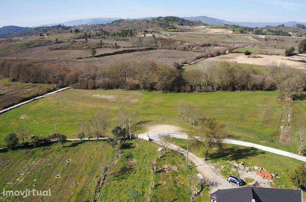 Vende-se Quinta com 3 Moradias - Grande imagem: 3/19