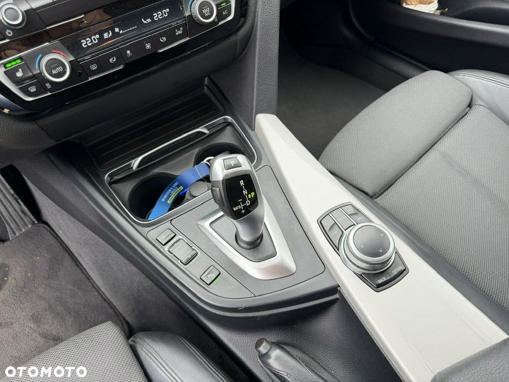 BMW Seria 3 318d Sport Line Shadow - 17
