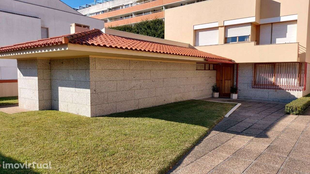 Vende-se moradia T4 no Parque da Cidade junto ao Complexo do Vitória - Grande imagem: 2/19