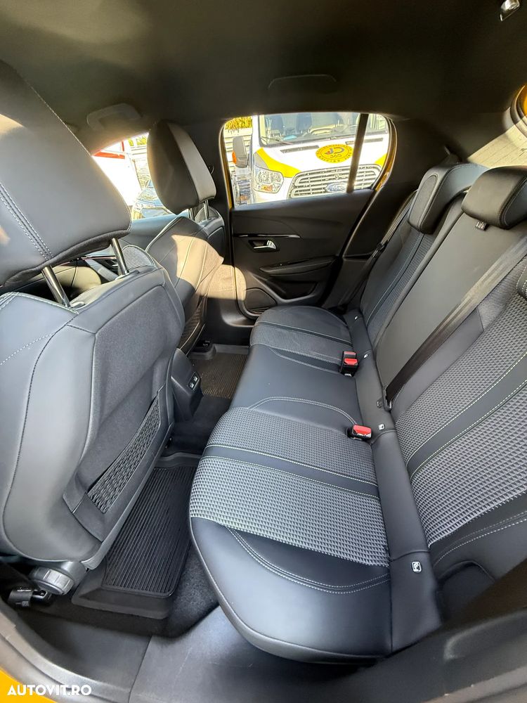 Peugeot 208 1.2 L PureTech STT EAT8 GT Line - 9