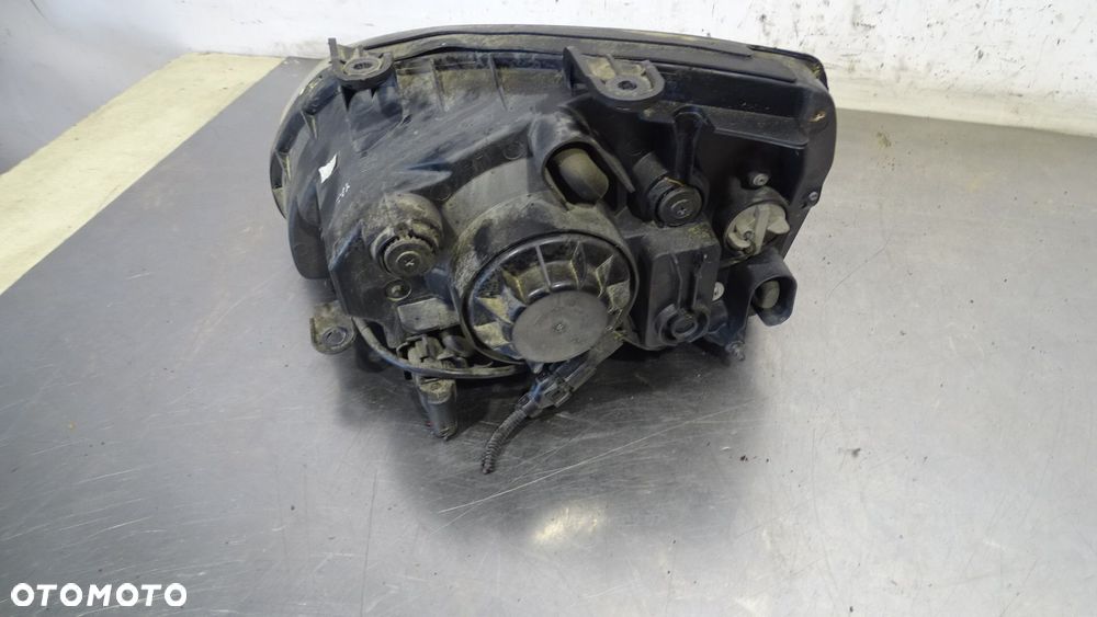 LAMPA PRAWA PRZEDNIA KIA CARENS II - 3