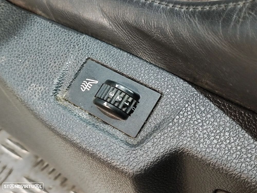Conjunto de bancos em pele Peugeot RCZ com memória e aquecidos - 8