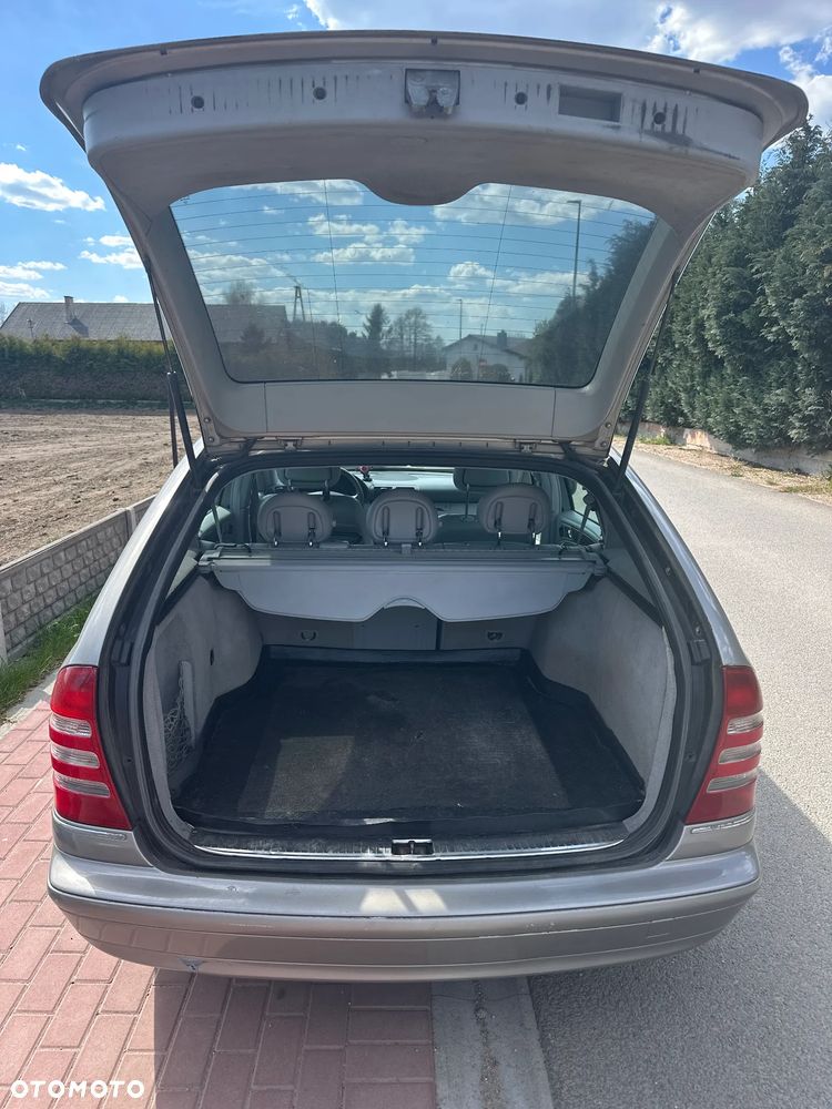 Mercedes-Benz Klasa C 240 4Matic Avantgarde - 16