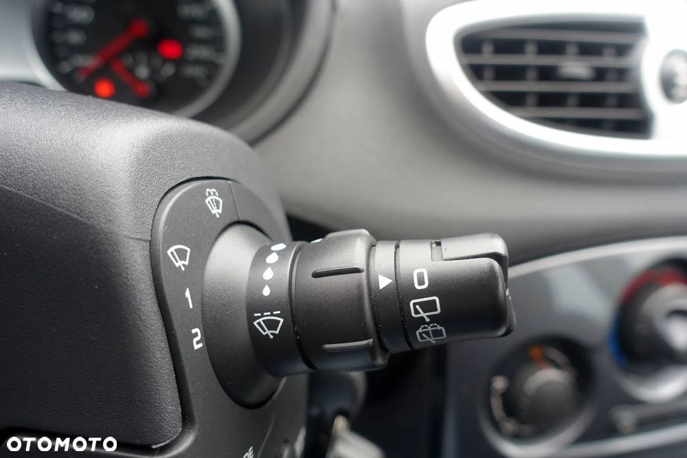 Renault Clio 1.2 16V 75 Dynamique - 20