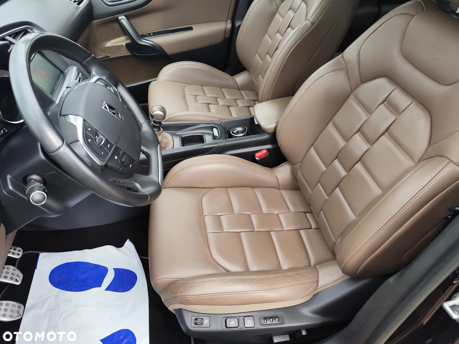 Citroën DS4 e-HDi 115 SoChic - 16