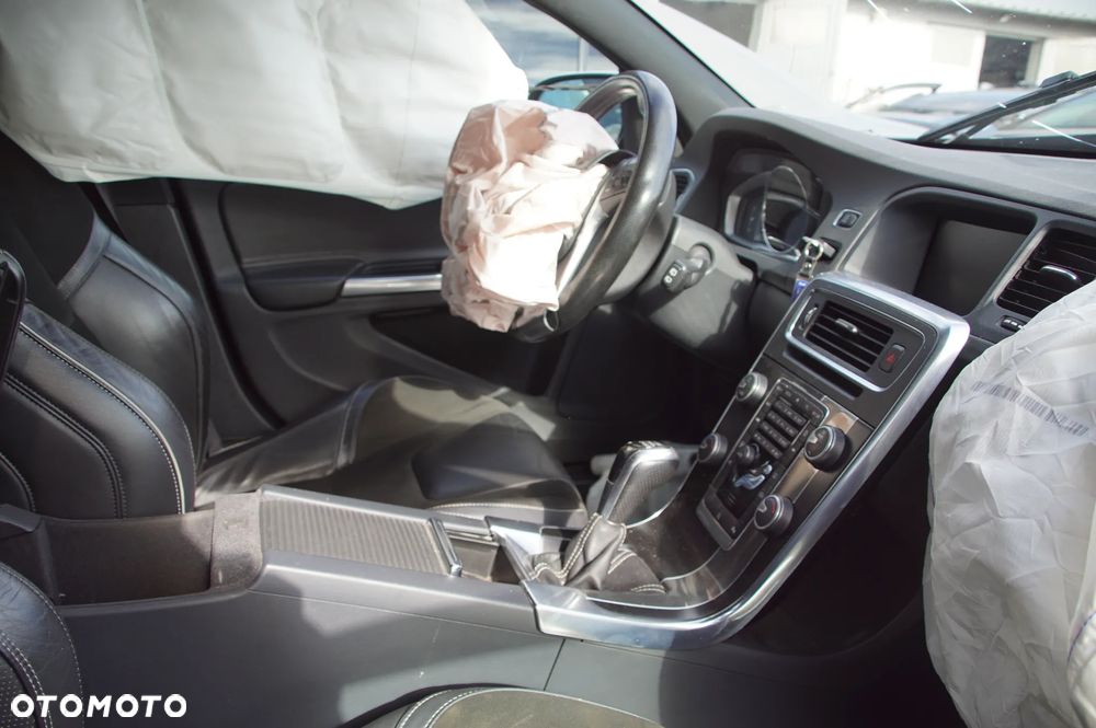 Auto na części - Volvo V60 I Lift R-Design 2.0 D2 120 KM D4204T8 M66 714 2015R Silnik Skrzynia Drzwi Szyba Lusterko Zderzak Klapa Lampa Sterownik Moduł Czujnik Deska Kokpit Licznik Wyświetlacz - 9