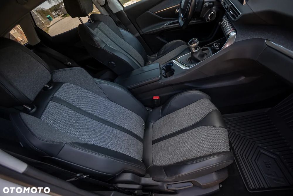 Peugeot 3008 HDi 150 Active - 23