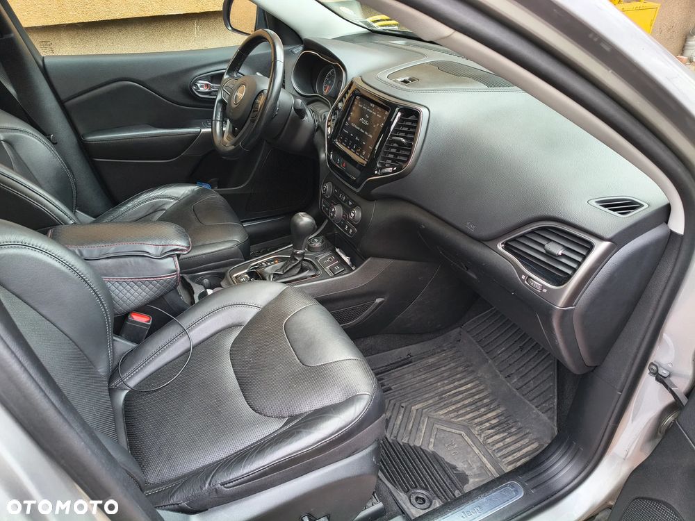 Jeep Cherokee - 8