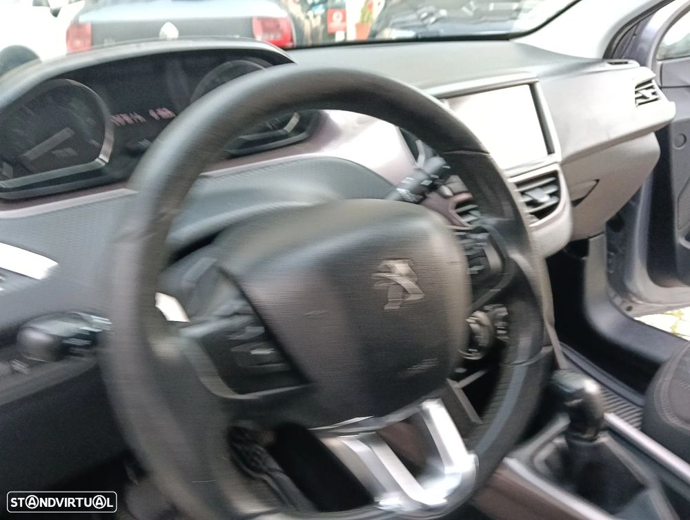 Peugeot 2008 1.4 HDi Active - 14