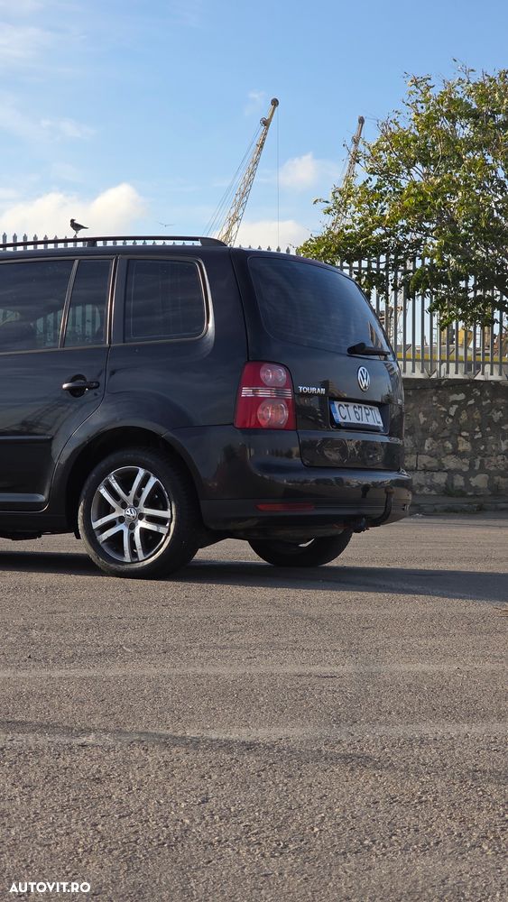 Volkswagen Touran - 5