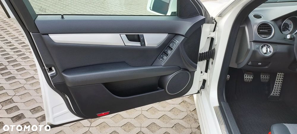 Mercedes-Benz Klasa C - 32