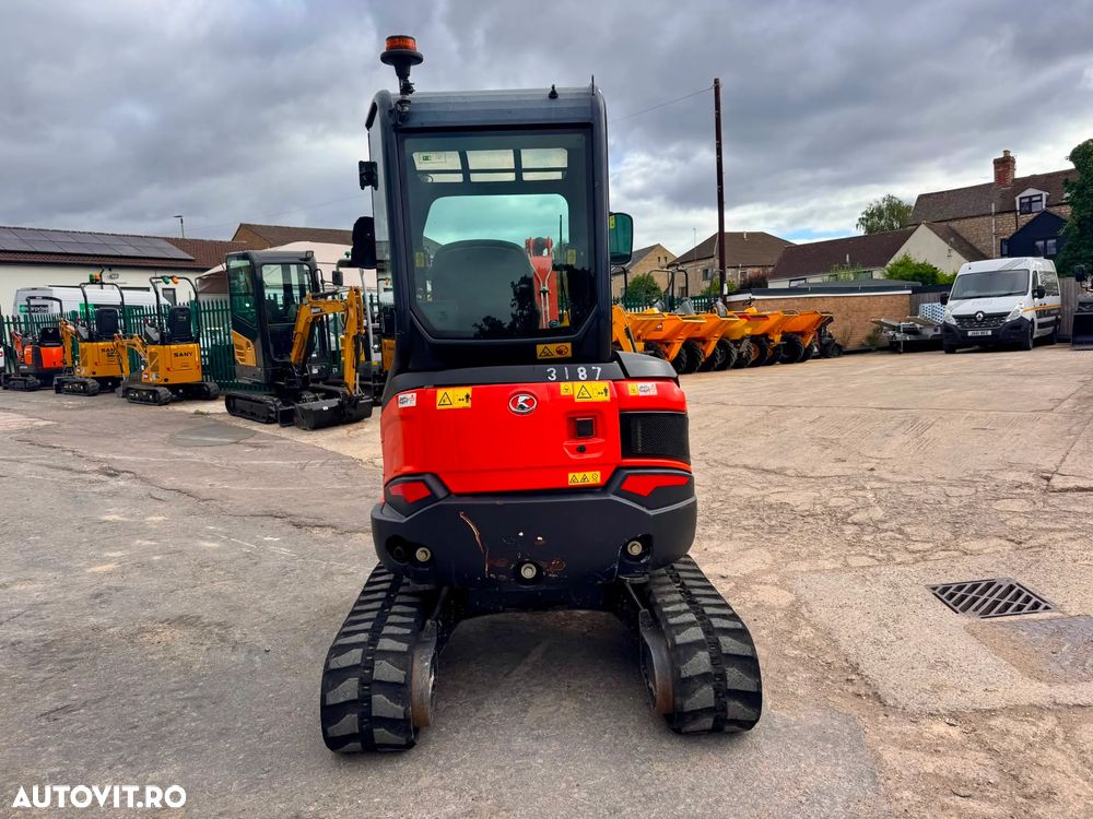 Kubota U27 - 11