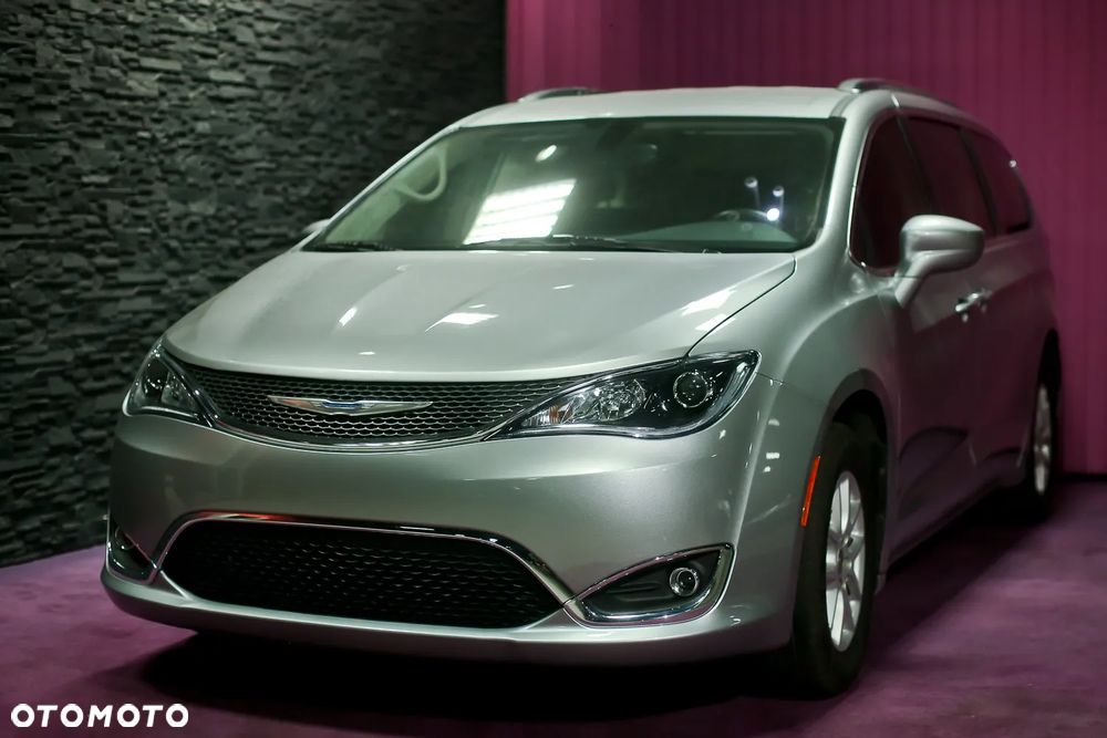 Chrysler Pacifica - 3
