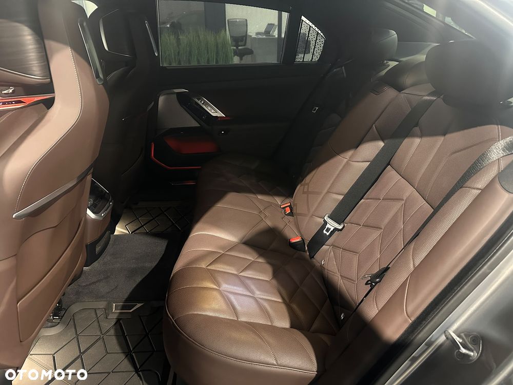 BMW Seria 7 730d xDrive mHEV - 27