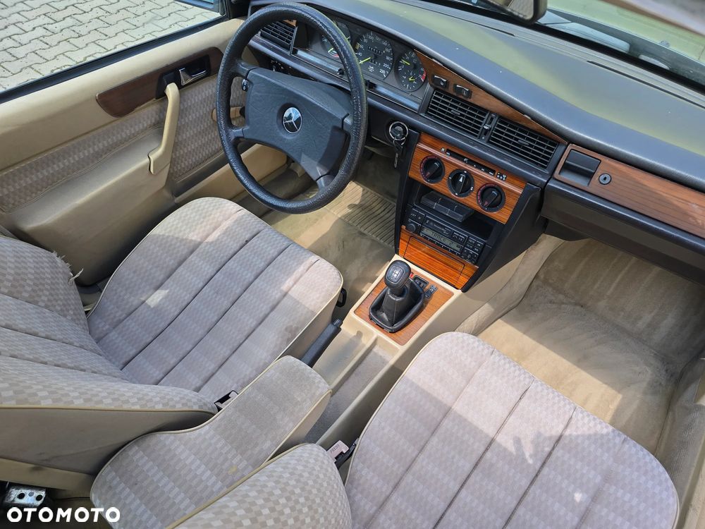 Mercedes-Benz W201 (190) - 6