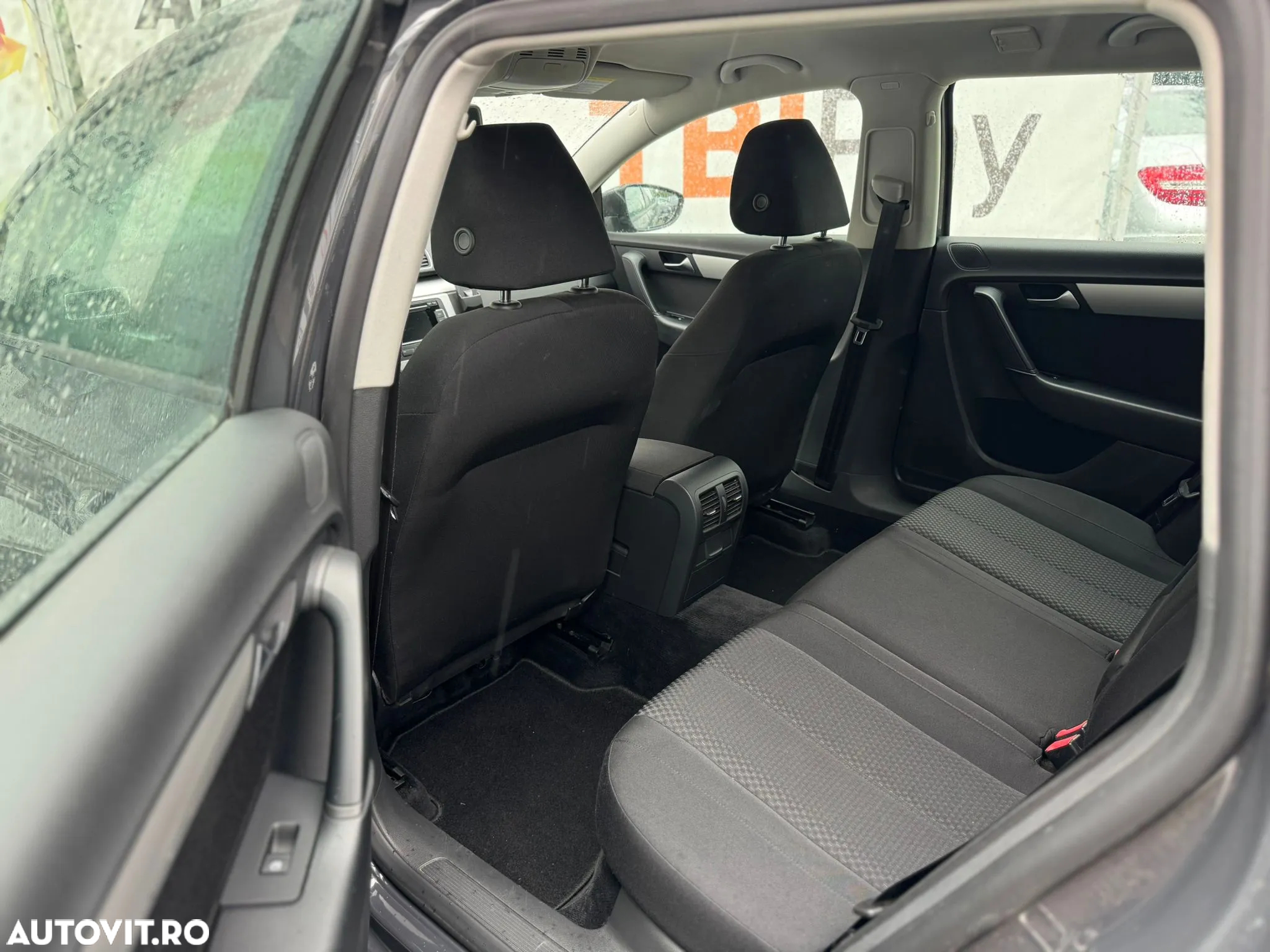 Volkswagen Passat Variant 2.0 TDI BlueMotion Technology DSG Trendline - 25